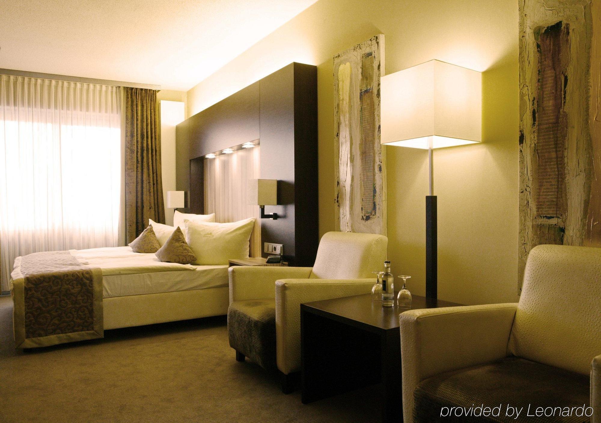 Der Heidehof Conference & Spa Resort Gaimersheim Rum bild